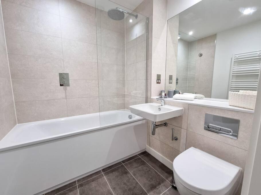 Luxury Centre Townhouse With Parking * Manchester