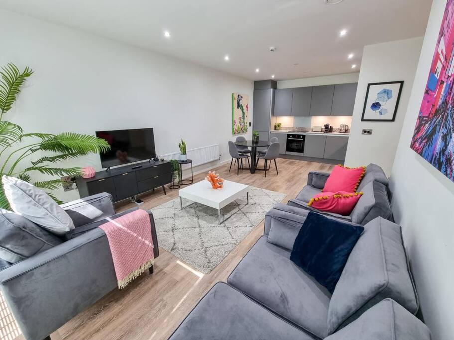 Luxury Centre Townhouse With Parking